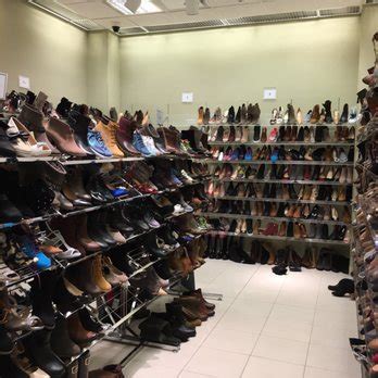 von maur shoe clearance room